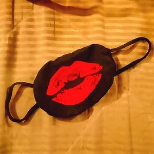 'JUST KISS ME'💋😷 FACE MASK IN BLACK